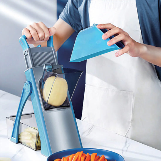 Mandoline cuisine femme coupe pomme de terre