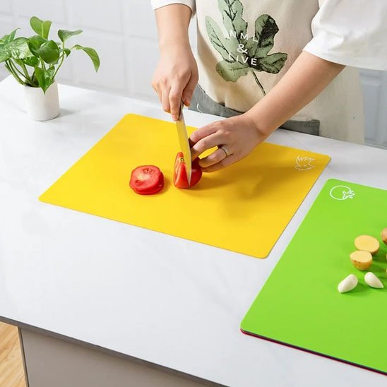 planche à découper pratique tomate
