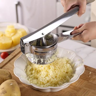 Presse purée manuel assiette blanche