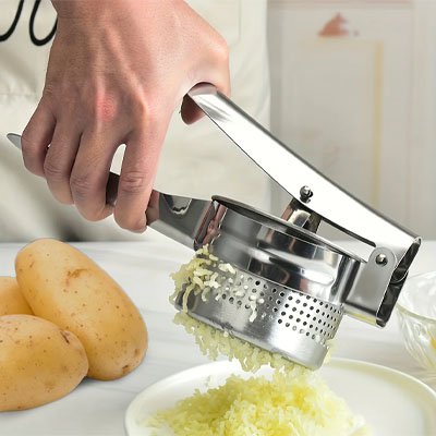 Presse purée manuel cuisinier avec tablier